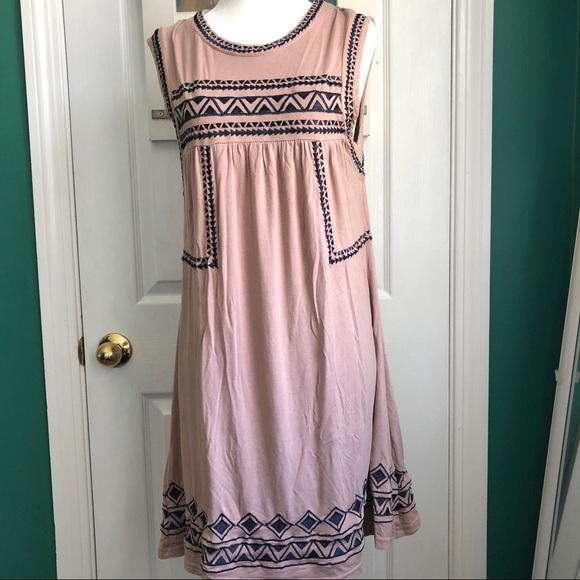 POL Dresses & Skirts - POL Embroidered dress size small beige with navy embroidery